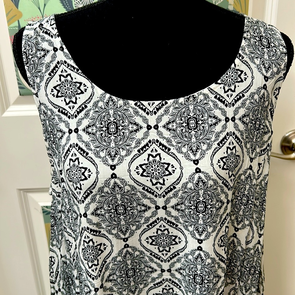 Gently worn Suzanne Betro summer dress. 100% rayon 1X